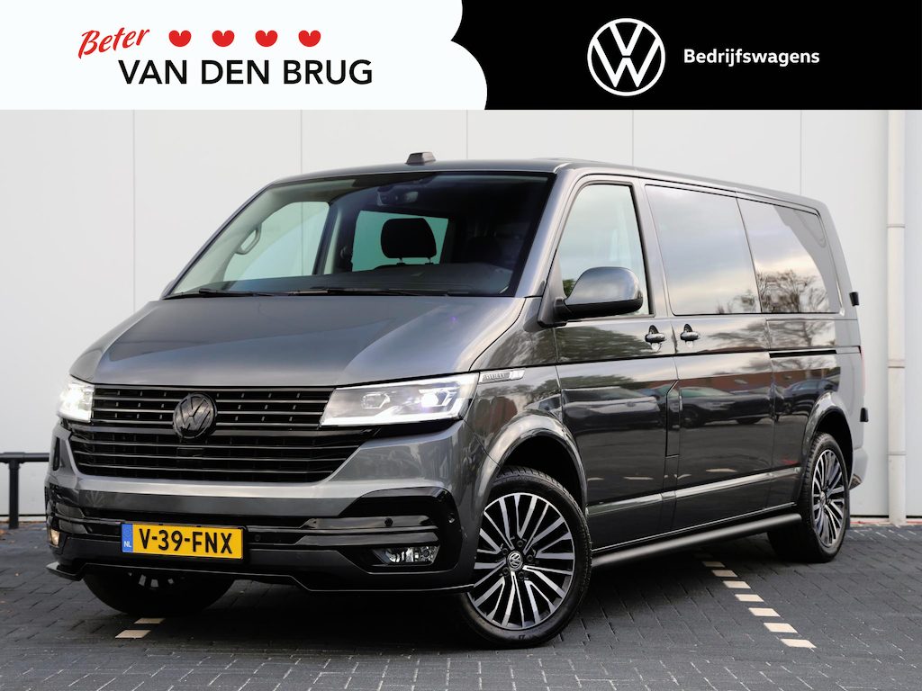 Volkswagen Transporter 2.0 TDI 150 pk DSG DC Bulli | Dubbele cabine | Dubbel Schuifdeur | Navigatie | ACC | App connect | LED | Camera | Stoelverwarming | Digital cockpit | PDC | Trekhaak | 18" LM velgen | Glaslook panelen | Mat zwart Sidebars | Betimmering |