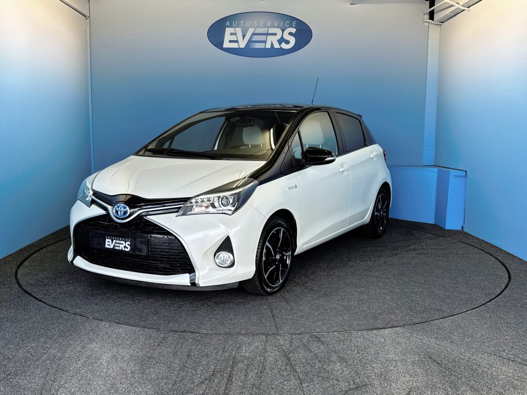 Toyota Yaris 1.5 Hybrid Dynamic Trekhaak, Allseasonbanden