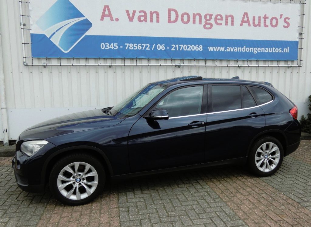 BMW X1 XDRIVE28I High EXE,Automaat,Leer,Apple,Pano,Trhaak,Camera