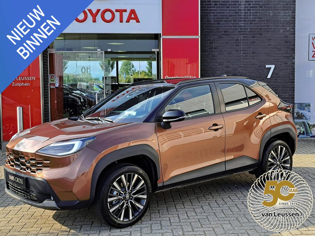 Toyota Yaris Cross 1.5 Hybrid 130 Executive PREMIUM PACK NIEUW & DIRECT LEVERBAAR! STOEL/STUURWIELVERWARMING HEAD-UP JBL-AUDIO ELEK-ACHTERKLEP