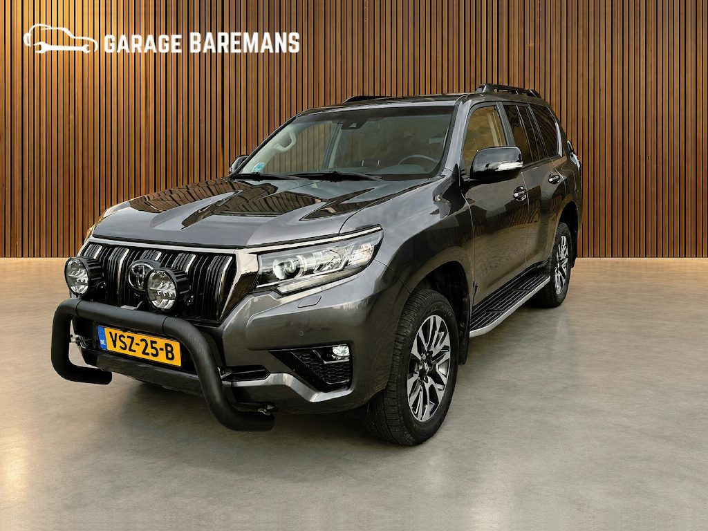 Toyota Land Cruiser 2.8 D-4D-F Black Edition Window Van