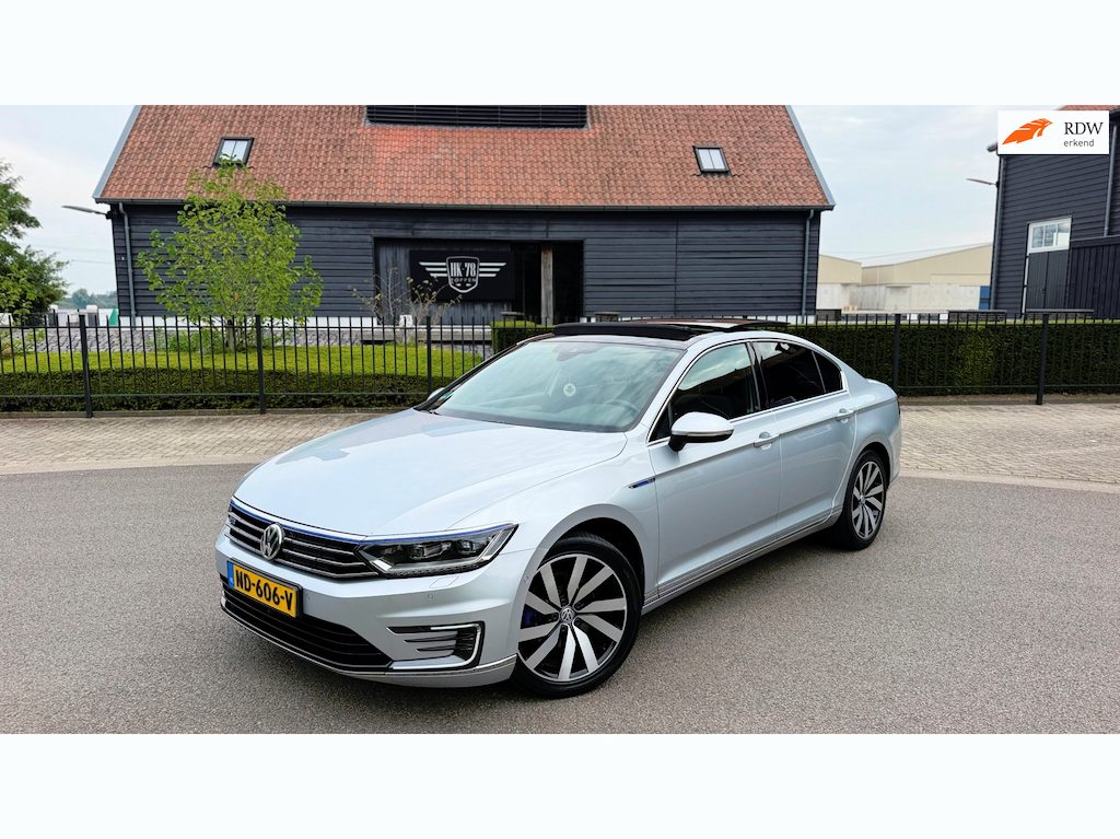 Volkswagen Passat 1.4 TSI GTE 218PK Panoramadak Virtual Display Leer Navi Led-Xenon 360"Camera