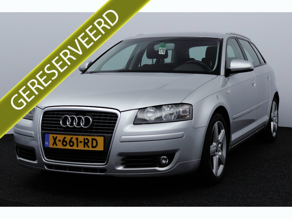 Audi A3 Sportback 2.0 TDI Attraction Pro Line Business/ 5-Drs/ Sportstoelen/ 17'' LMV/ Navi/ Clima/ Cruise/ Sportstuur/ Elek. pakket/ Isofix/ Radio-CD AUX/ Armsteun/ Mistl./ Dakspoiler/ Dakrails/ Chroom.