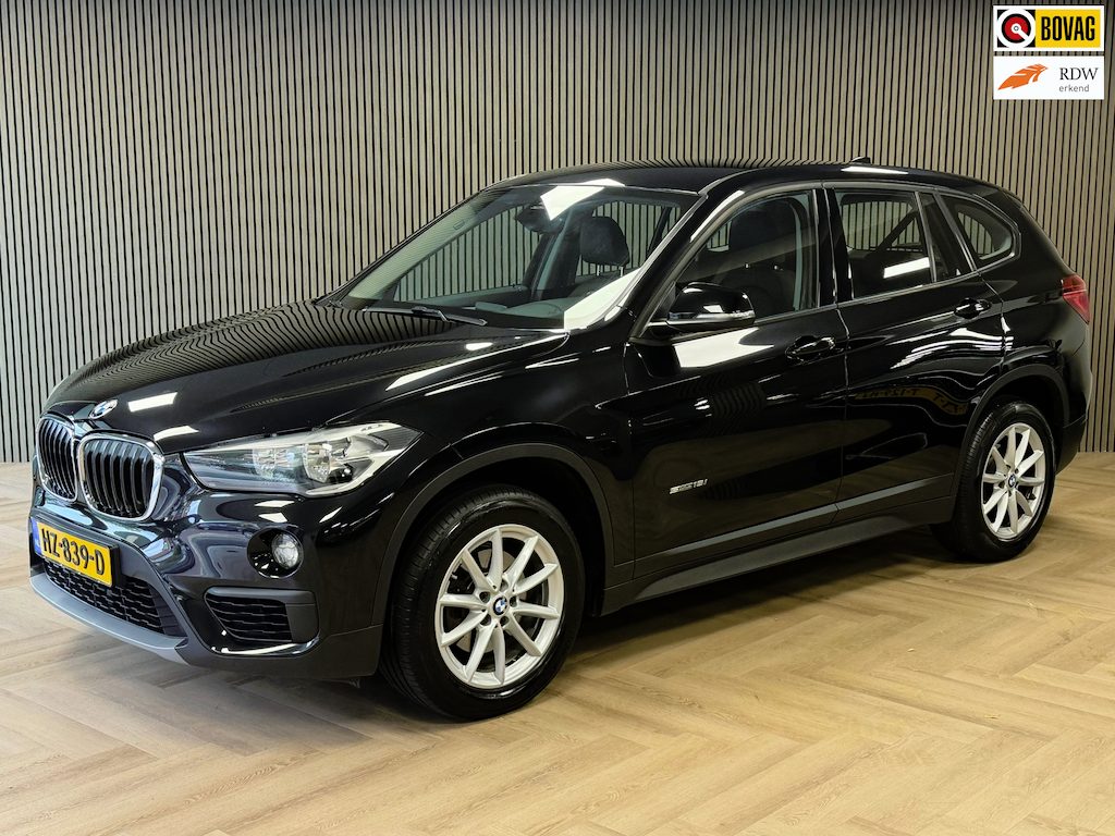 BMW X1 SDrive18i PDC AIRCO LEDER CRUISE STOELVERWARMING KEYLESS-GO NAVIGATIE