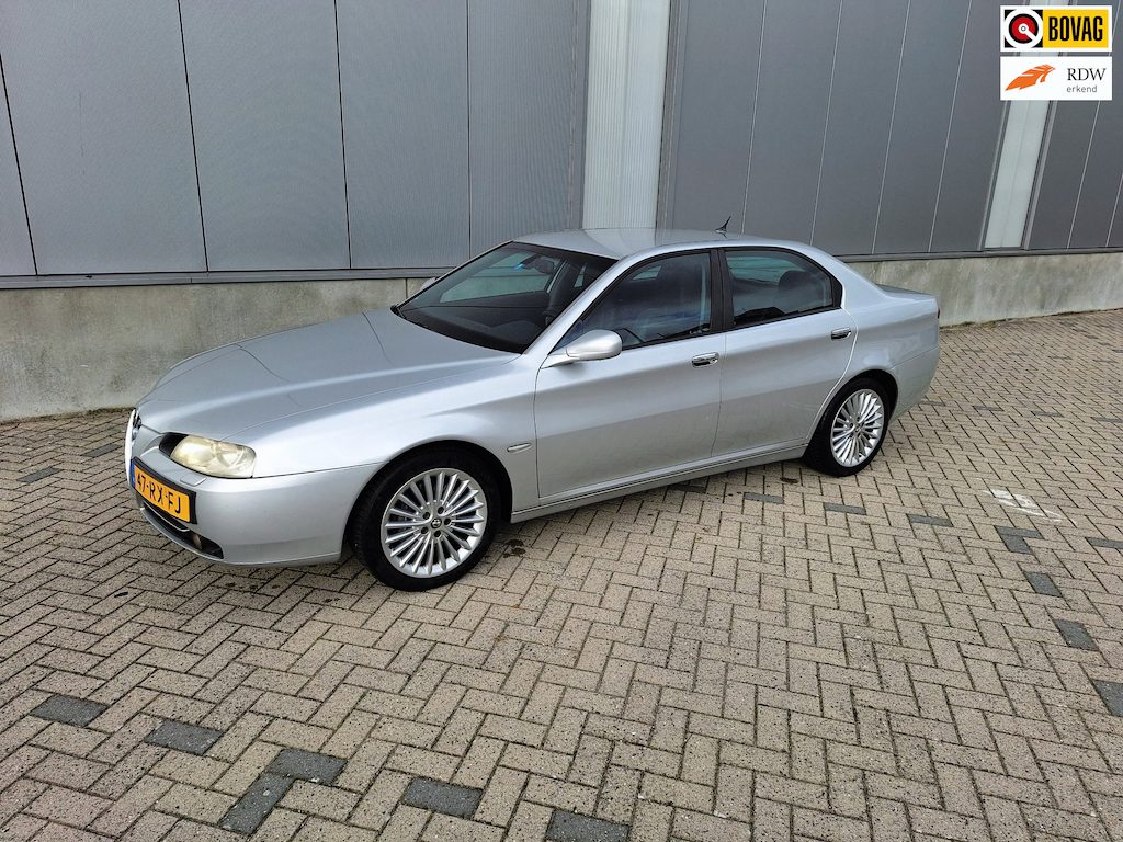 Alfa Romeo 166 3.2 V6 Distinctive
