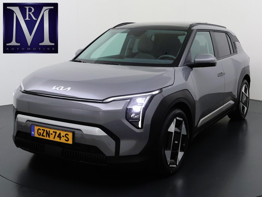 Kia EV3 Plus Advanced 58.3 kWh SOH 100% | HARMAN KARDON | DODE HOEK | ELEK. STOELEN | STOEL + STUURVERWARMING | ADAP. CRUISE | ACHTERUITRIJCAMERA | PANO | FABRIEKS GARANTIE TOT 01-2032 | NET ONDERHOUD GEHAD DIRECT LEVERBAAR |