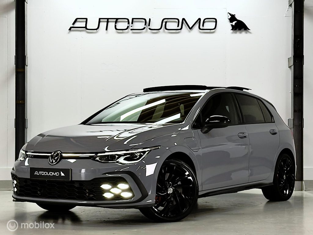Volkswagen Golf 1.4 eHybrid GTE | Pano | Mistlampen | 19" | IQ | Black Style | Stoel- & Stuurverwarming | ACC | Apple- & Android CarPlay | 245PK