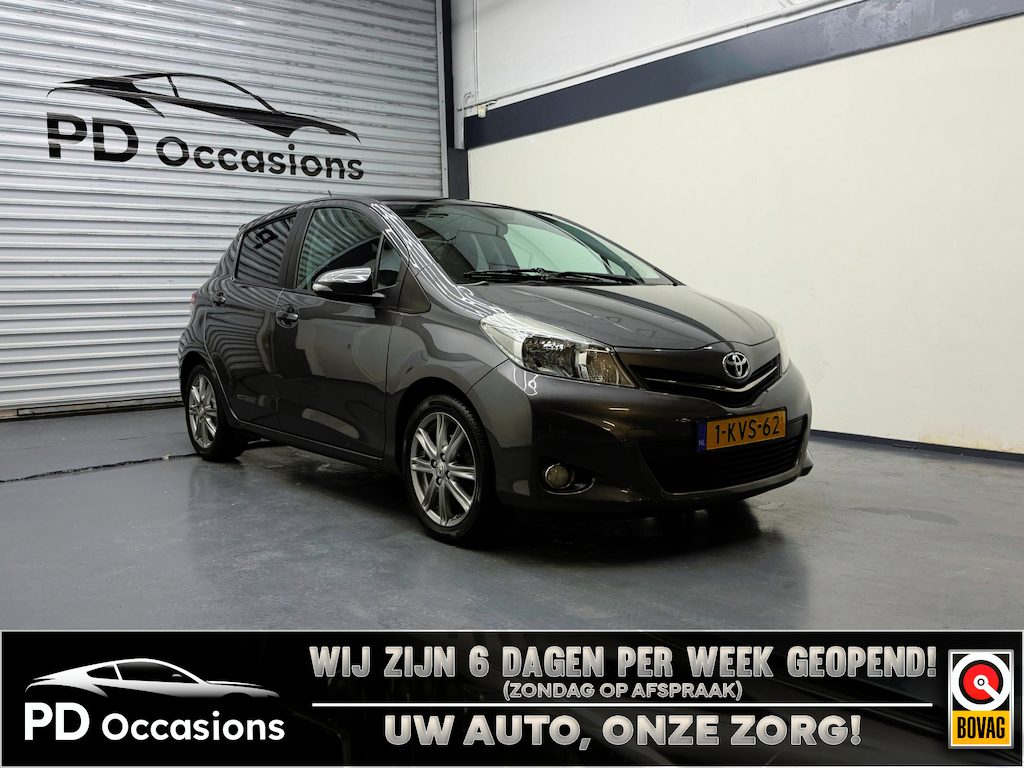 Toyota Yaris 1.3 VVT-i Dynamic - Pano - Camera - Cruise - Navi - Half leer