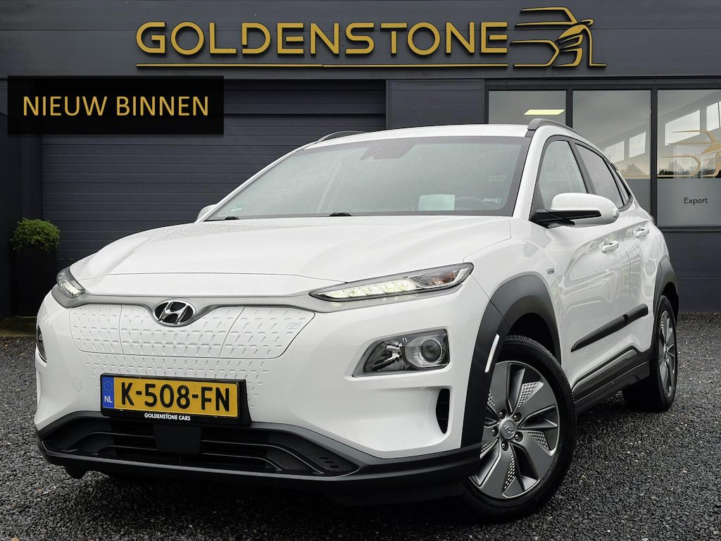 Hyundai Kona Electric EV Fashion 64 kWh ✓2e Eigenaar✓Carplay✓Camera✓Trekhaak✓Dealer Onderhouden✓Draadloze telefoonlader✓Navi✓Keyless✓✓Rijstrooksensor✓Dodehoeksensor✓Pdc✓Lm velgen 17"✓Clima✓Cruise✓204pk✓N.A.P✓Bj 12-2020✓Apk tot 09-2028