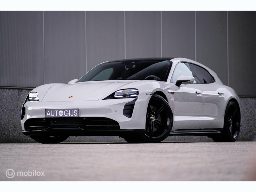Porsche Taycan Sport Turismo GTS 93 kWh 517 pk | Alcantara pack | Carbon afwerking | Sportchrono | 21 inch | krijtgrijs | 360 camera | Panorama | Comfort stoelen | Rijklaarprijs |