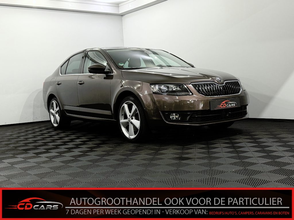 Skoda Octavia 1.8 TSI Greentech Elegance Clima, Navi, Parkeersensoren, Stoelverwarming, Keyless start, Cruise control, Lichtmetalen velgen