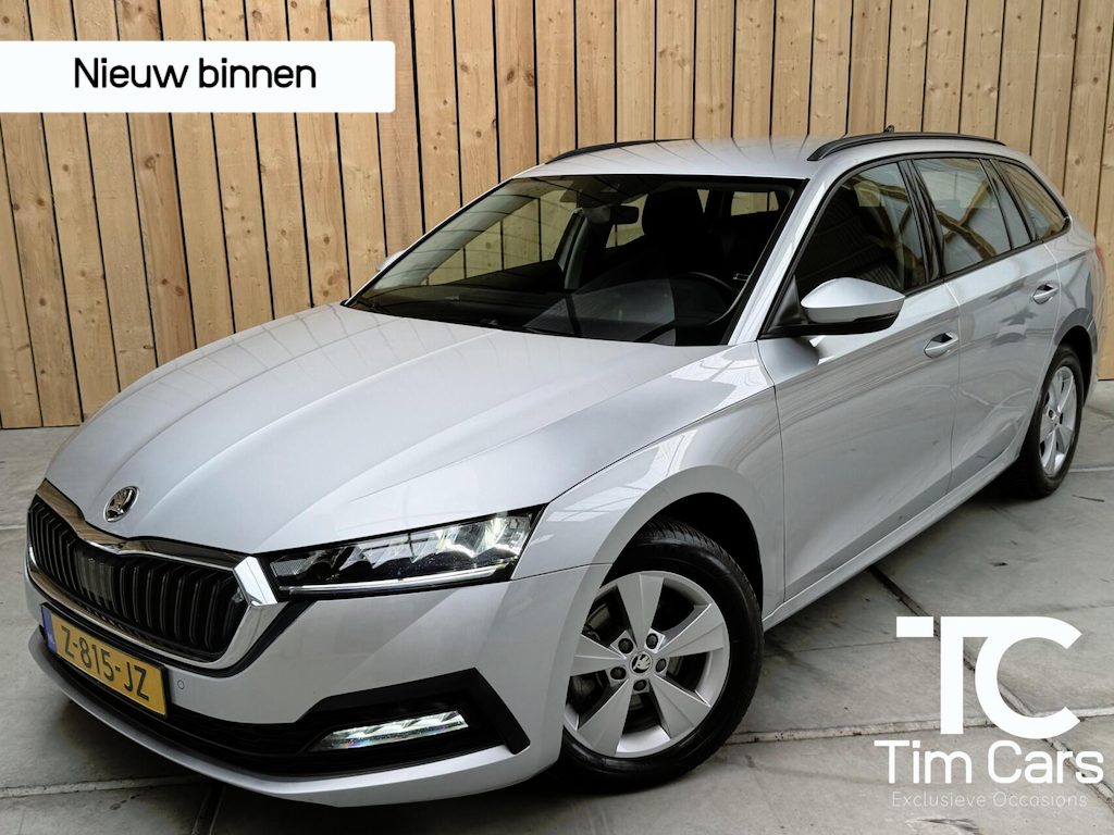Skoda Octavia Combi 1.0 TSI Business Edition Apple CarPlay/Android Auto | Cruise & climate control | DAB ontvanger | Elektrisch bedienbare achterklep | Keyless entry | LED verlichting | Navigatiesysteem | Trekhaak uitklapbaar