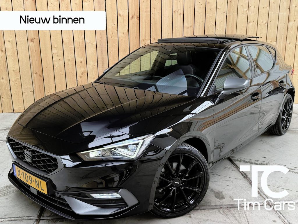 SEAT Leon 1.0 eTSI FR Business Intense Achteruitrijcamera | Apple CarPlay/Android Auto | Adaptieve cruise control | Climate control | DAB ontvanger | Keyless entry | Panoramadak | Voorstoelen en stuurwiel verwarmd | Trekhaak uitklapbaar
