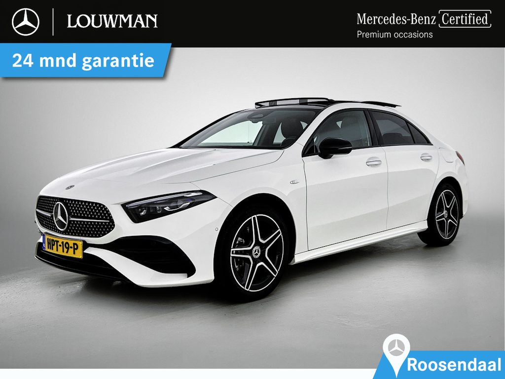 Mercedes-Benz A-klasse 250 e AMG Nightpakket | Panoramadak | Trekhaak | Alarm | Sfeerverlichting | Keyless Go | Stuur en Stoelverwarming | CarPlay | Inclusief 24 maanden Mercedes-Benz Certified garantie voor Europa.