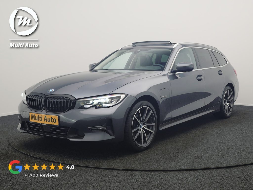 BMW 3-Serie Touring 320e Sportline PHEV Dealer O.H. | SOH 95,4% | Panodak | Adaptive Cruise | Camera | Sfeerverlichting | Sportstoelen Verwarmd | BLIS | Apple Carplay | Navigatie | DAB | Plug In Hybrid |