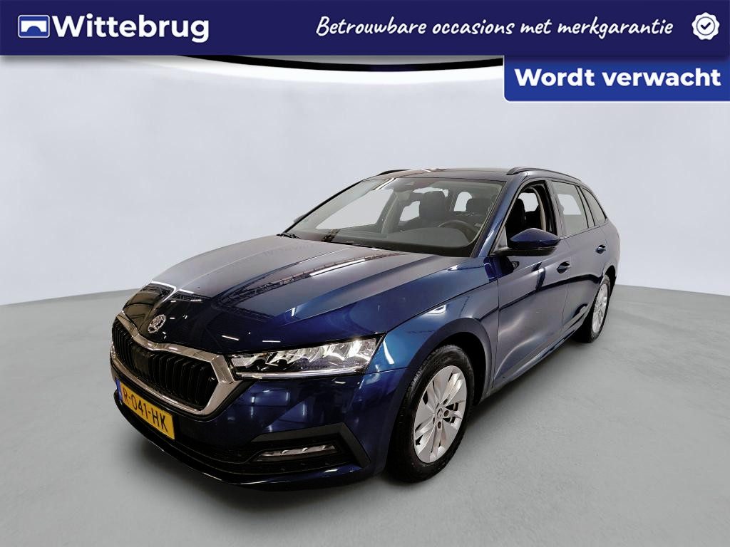 Skoda Octavia Combi 1.0 TSI 110PK Ambition / Navigatie / LM 16 inch / Parkeersensoren A/ LED / Trekhaak