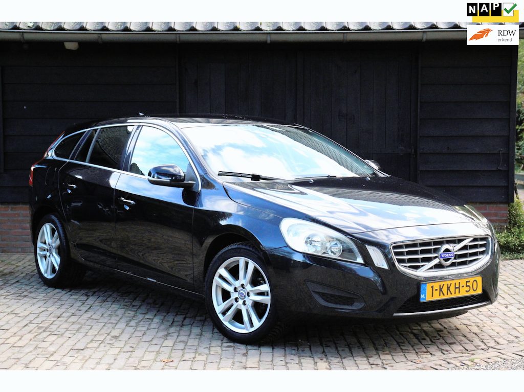 Volvo V60 1.6 D2 Momentum Navigatie/Parkeersensor/Lmv/Apk 08-2027