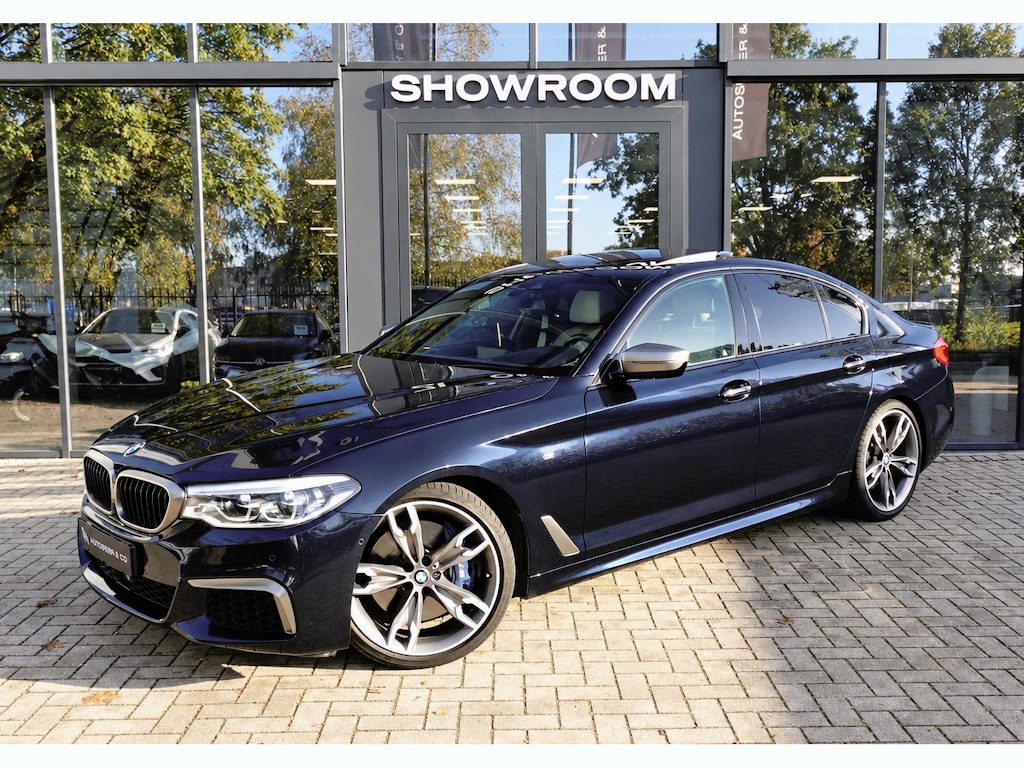 BMW 5-Serie M550i xDrive PANO HUD HARMAN VOL