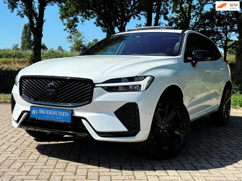 Volvo XC60 2.0 T8 Plug-in hybrid AWD NW MODEL Ultra Black Edition 455pk Luchtvering / Trekhaak / Head Up Display
