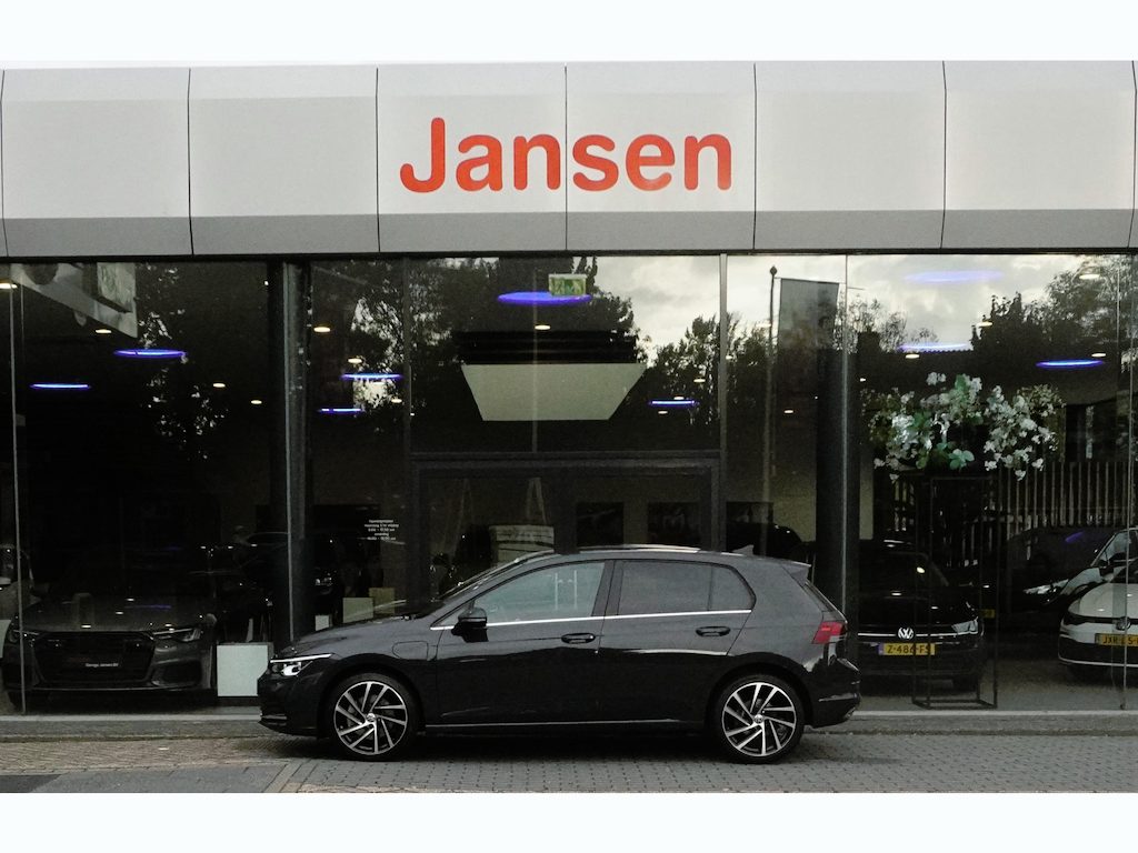 Volkswagen Golf 1.4 eHybrid Style | CARPLAY | ELEK. STOELEN + MEMORY | ACC | PARKEERHULP V+A | 18 INCH