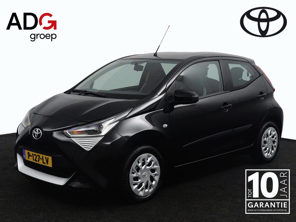Toyota Aygo 1.0 VVT-i x-play Automaat | Automaat | Fietsendragerbeugel | Achteruitrijcamera | Airco |