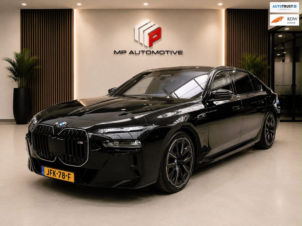 BMW 7-Serie M760e xDrive M-Sport|B&W|SkyL|Rear Seat|Theater Screen|Garantie