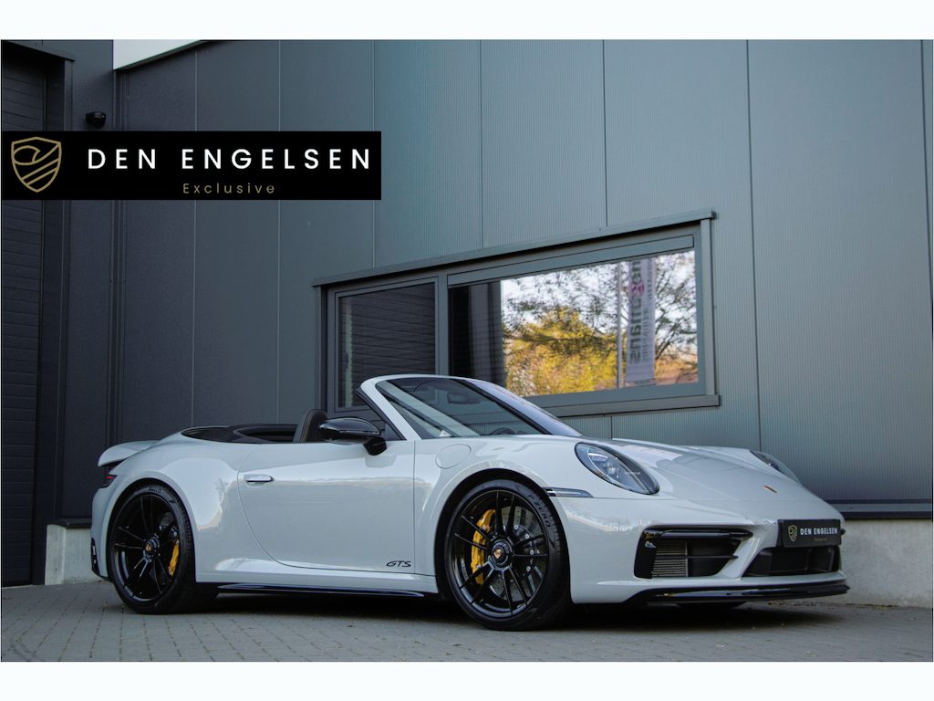 Porsche 911 Cabrio 3.0 Carrera GTS 480PK | Handgeschakeld | Keramische | NL Auto | Burmester | Lift | ACC | PDCC | 360 Camera | Exclusive Manufaktur | Approved-garantie tot 2028 | Sportuitlaat | PDLS | Achterasbesturing | Stoelventilatie + Verwaring | Stuurverwarming | Memory | Sport-Chrono | Lane & Side Assist | N.P €263.197 | Auto Blip | Front Xpel PPF | Interieurverlichting | 18-voudige Sportstoelen | Apple & Android Carplay.