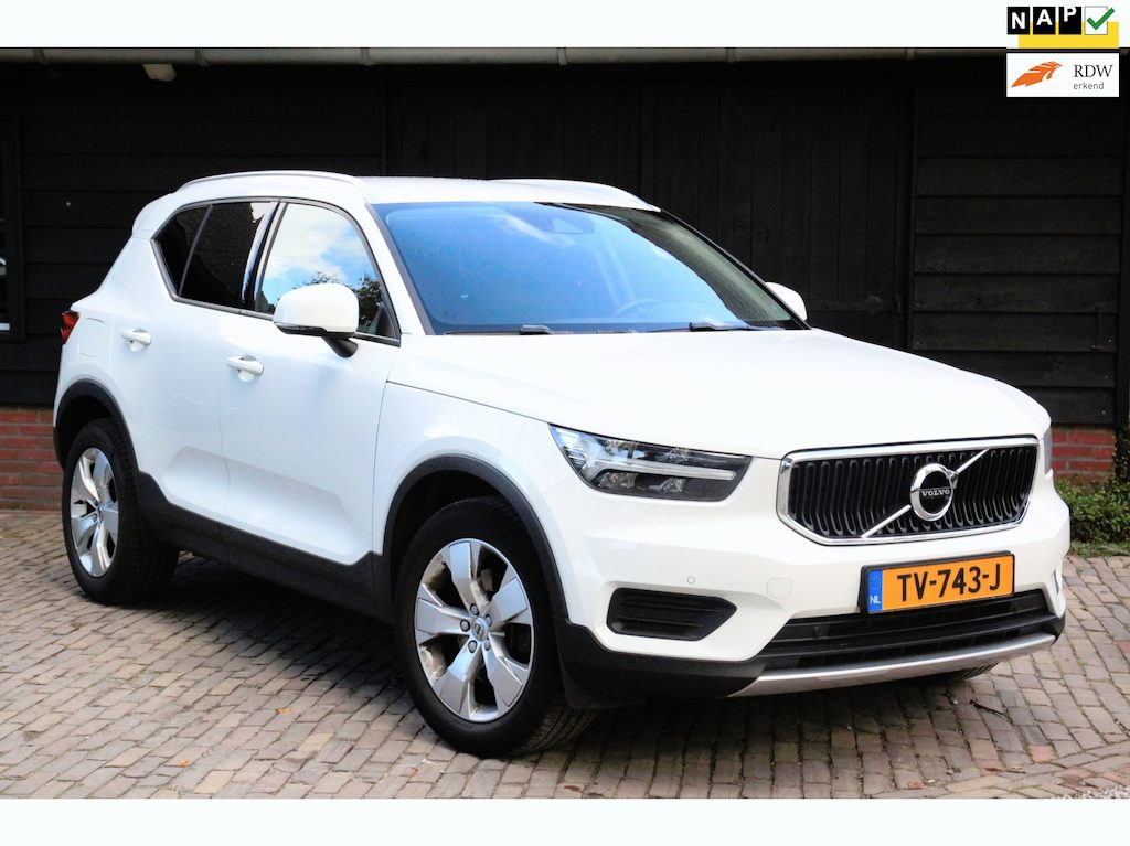 Volvo XC40 2.0 T4 Momentum Camera/Stoelverwarming/Parkeersensor v,a/Line assist