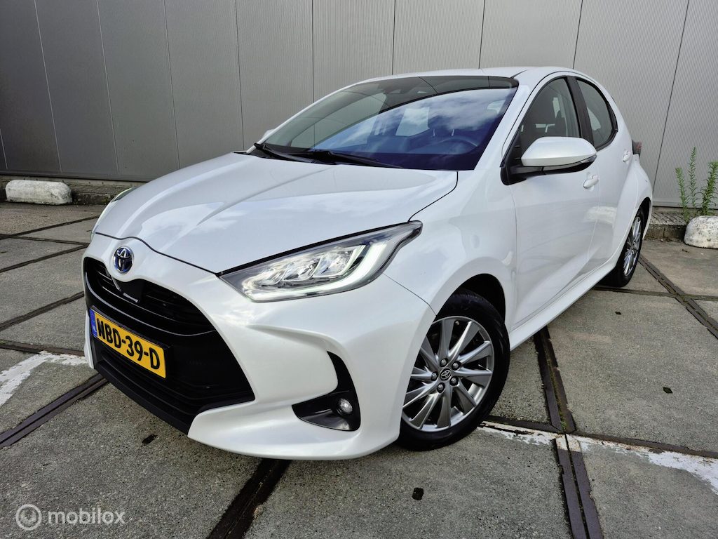 Toyota Yaris 1.5 Hybrid Business Carplay / Camera / Adaptiv cruise / Stuur verwarming