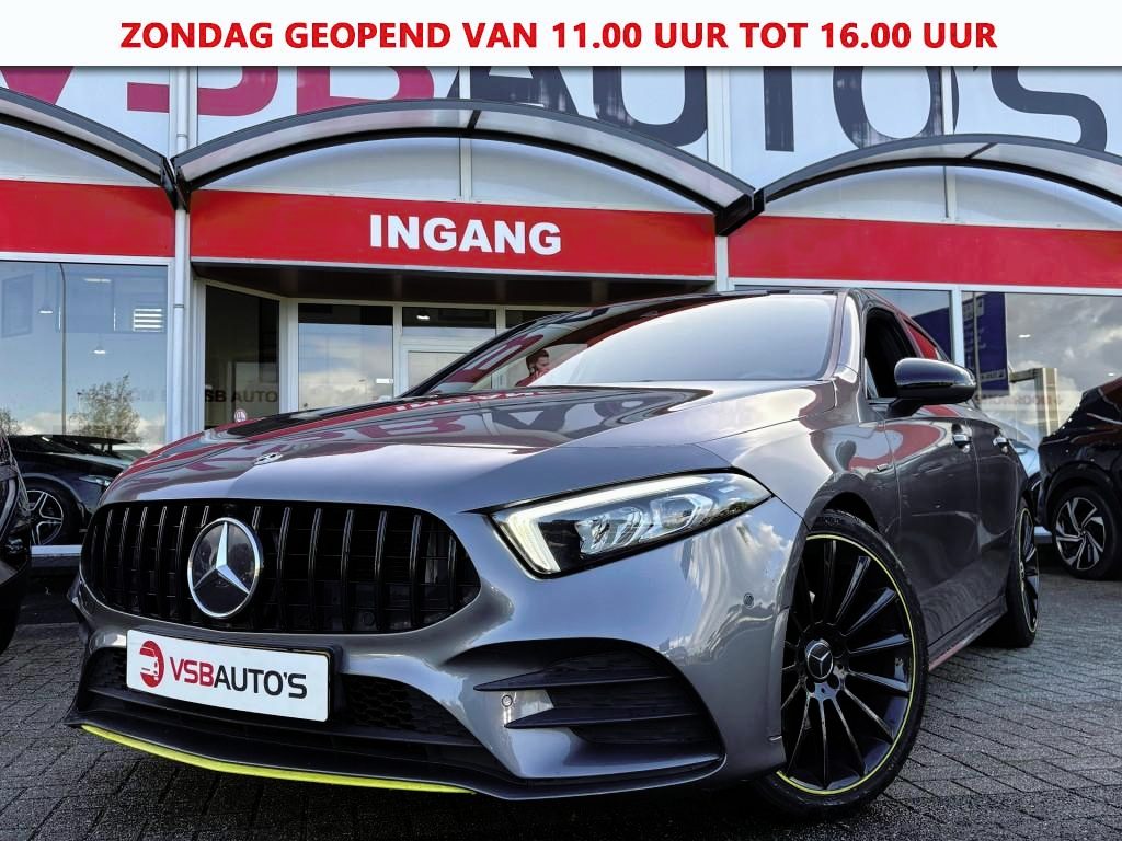 Mercedes-Benz A-klasse A 200 AUT. 163PK PREMIUM PLUS AMG-EDITION  PANO-DAK NAVI SFEERVERLICHTING STOELVERWARMING