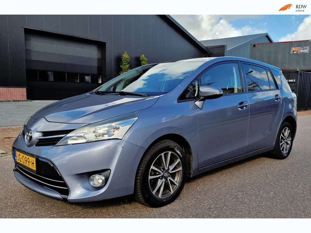 Toyota Verso 2.0 D-4D Business 7p. PANO NAVI CRUISE TREKHAAK 2 X SLEUTELS