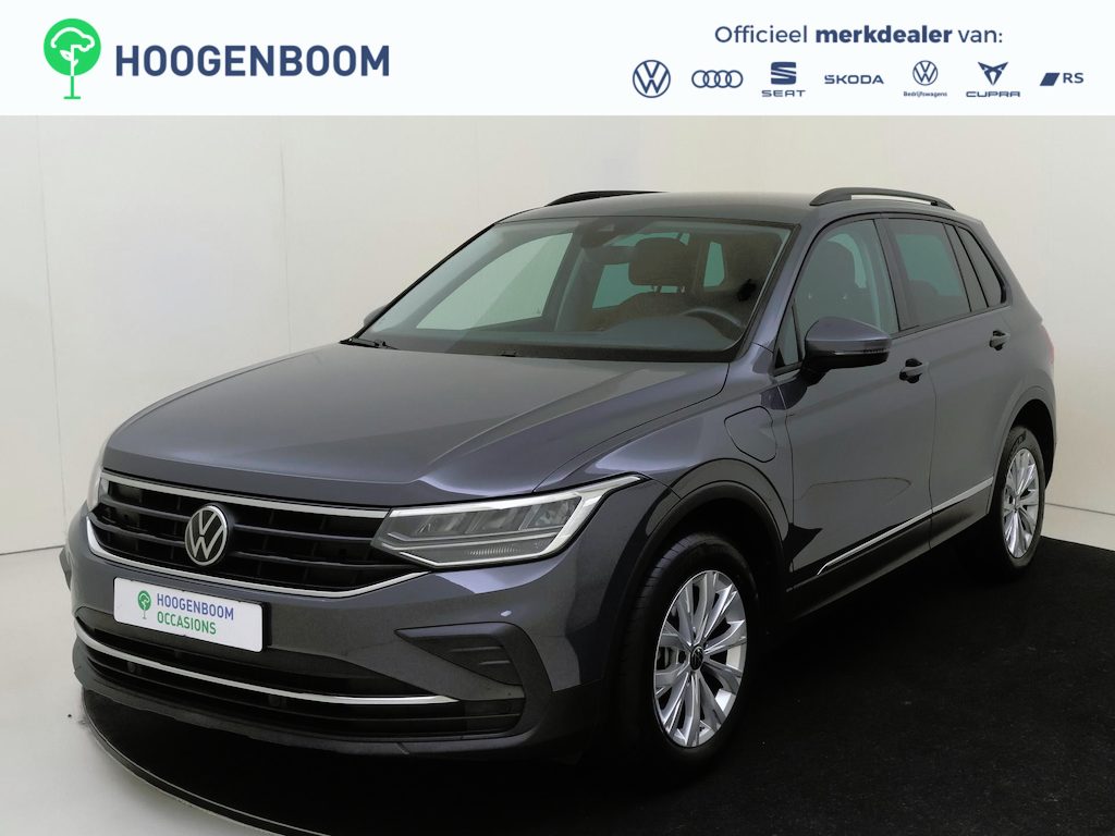 Volkswagen Tiguan 1.4 TSI eHybrid Life | SoH 90% | Trekhaak | Achteruitrijcamera | Digital cockpit Pro | Keyless | Adaptieve cruise control | Dodehoekdetectie | Sfeerverlichting | Navigatie | Elektrische kofferklep |