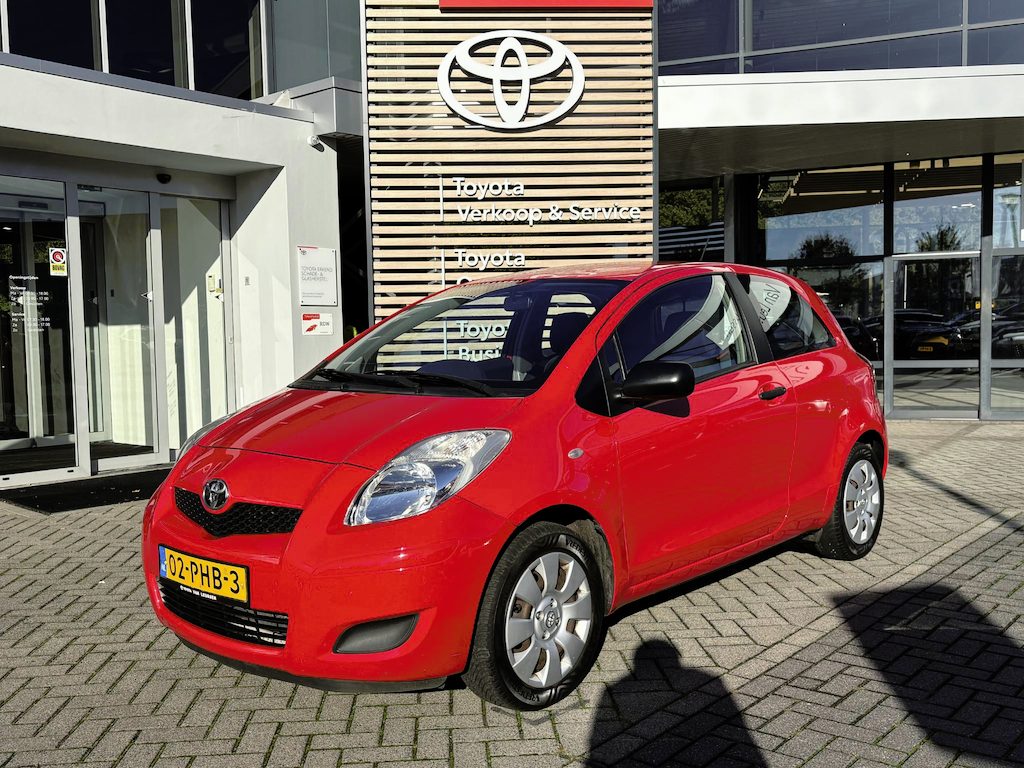 Toyota Yaris 1.3 VVTi Comfort NL-AUTO 1E EIGENAAR TREKHAAK ALL-SEASON AIRCO