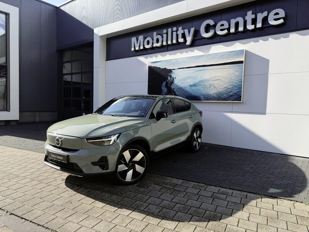 Volvo C40 Extended Plus 82 kWh | Elektrisch bedienbare trekhaak | Draadloos oplaadstation | Achteruitrijcamera