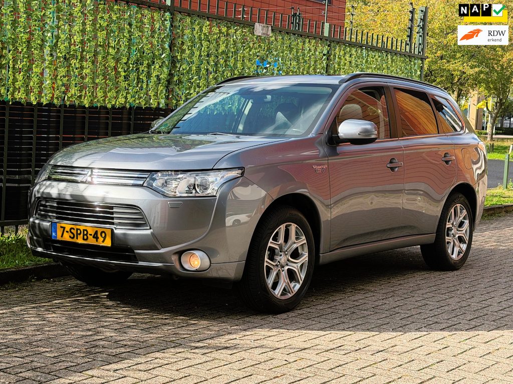Mitsubishi Outlander 2.0 PHEV instyle+ TREKHAAK|CAMERA|NAP
