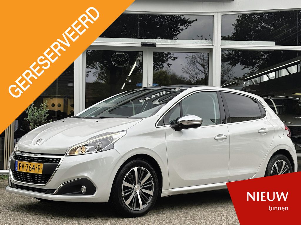 Peugeot 208 1.2 PureTech Allure NL-Auto, 1e Eig., Keurig Onderh., D-Riem recent vervangen, Panorama dak, Apple Carplay / Android Auto, Navigatie, Licht-Regensensoren, Cruise Controle, Automatische Airco, Parkeersensoren, Led-Verlichting