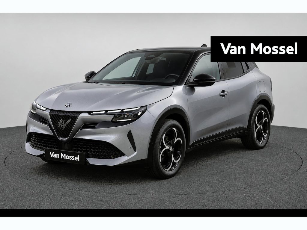 Alfa Romeo Junior 1.2 Turbo Hybrid Ibrida Ti | Navigatie | Parkeersensoren | Camera | Apple carplay/Android Auto | LMV 18" | Tecno Pack | Two-Tone lak |