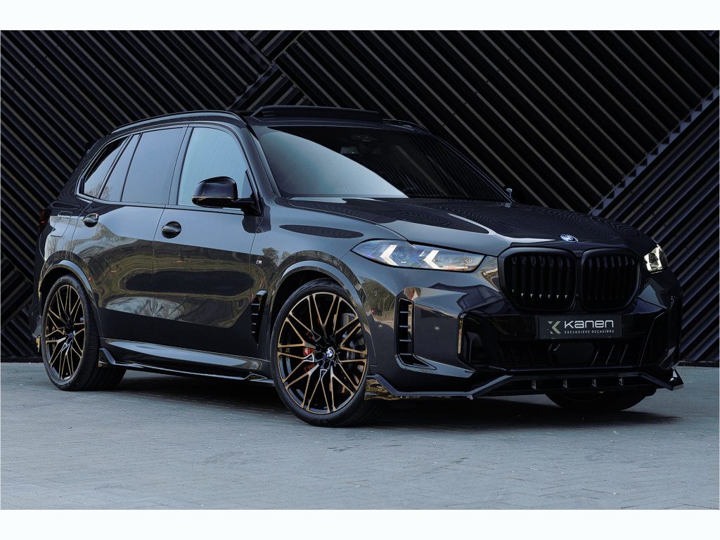 BMW X5 xDrive50e LCI M-sport Pro Skylounge M-Seats H&K Stoelvent Softclose Alcantaradak 360 ACC Carbon Iconic Trekhaak