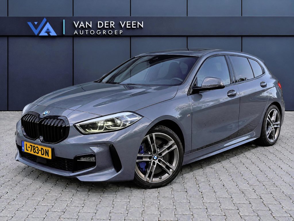BMW 1-Serie 118i High Executive M-sport | Incl. 12 maanden garantie | Cruise control | Kuipstoelen | Schuif/kantel dak | Climate control | Apple carplay | Navigatie | DAB radio | Harman/Kardon |