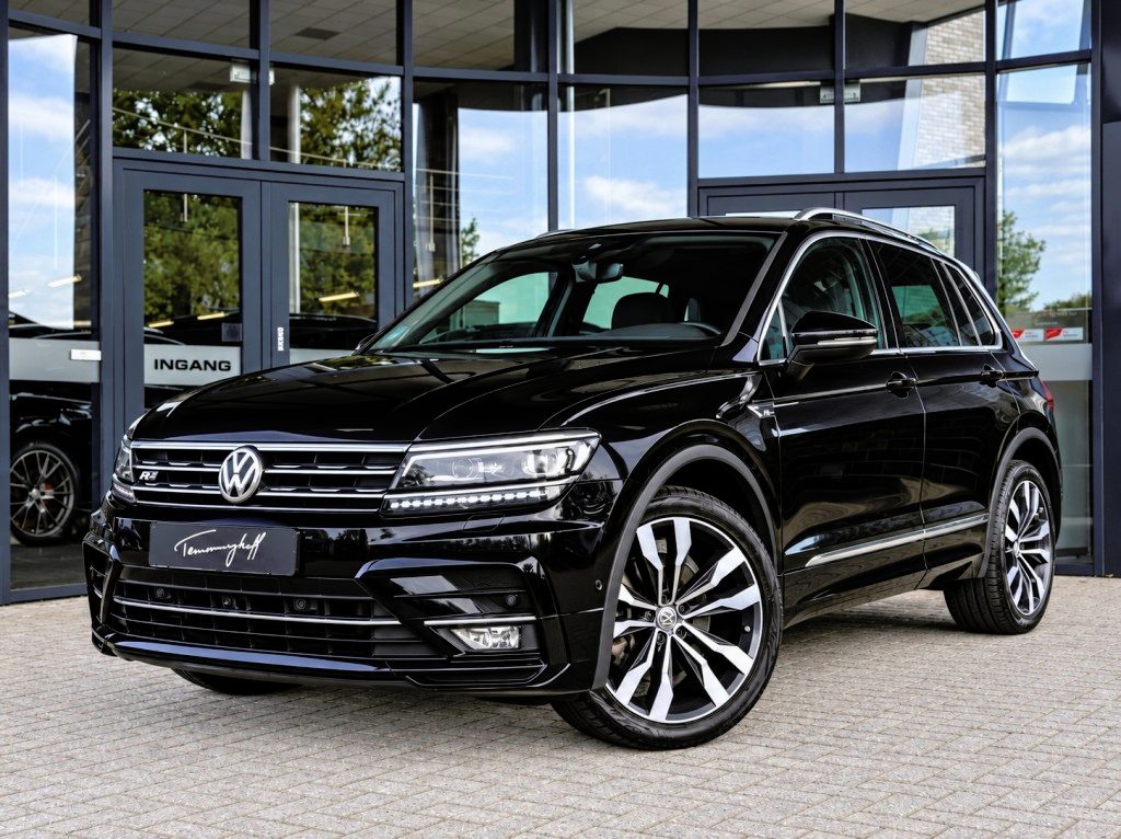 Volkswagen Tiguan 2.0 TSI 225PK - 4MOTION R-LINE LEDER - PANO - 20 INCH