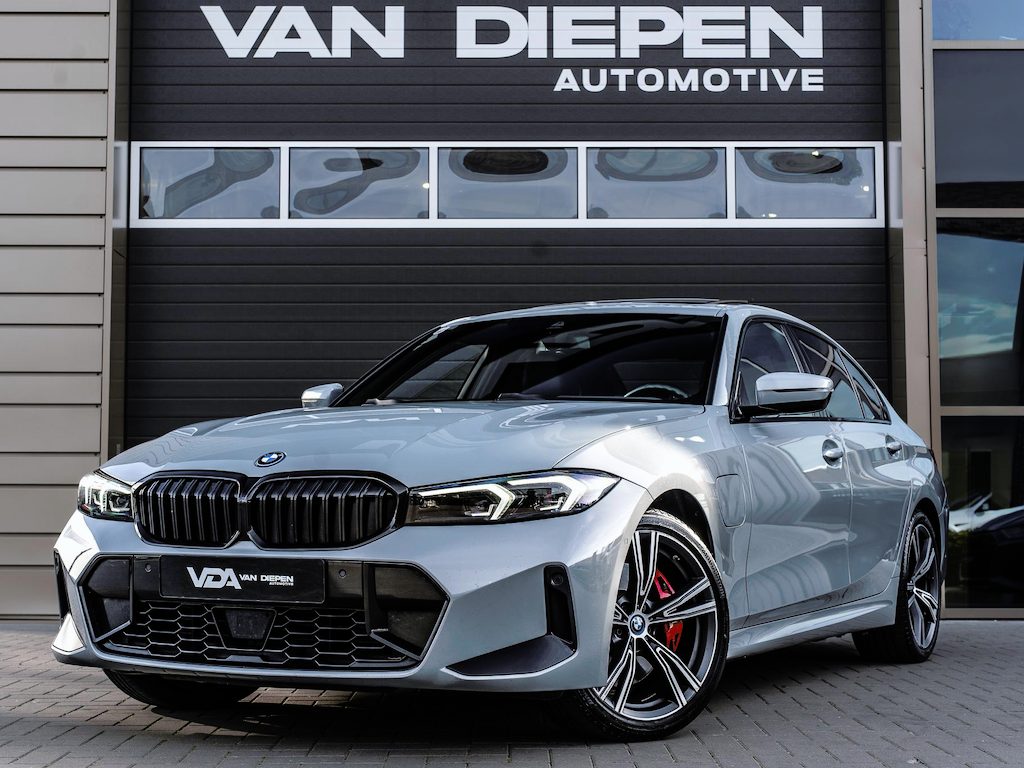 BMW 3-Serie 330e xDrive - M-Sport Pro l Pano l ACC l Laser l Carbon l 19''