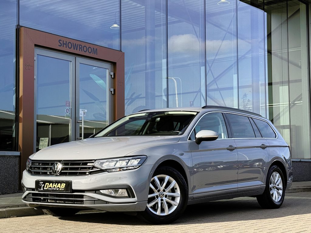 Volkswagen Passat Variant 1.5 TSI Business | Electrische Trekhaak | ACC | Massage | DAB | Achteruitrijcamera |