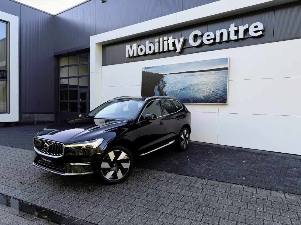Volvo XC60 T8 AWD Inscription | Harman & Kardon audio | Verwarmde voor- en achterstoelen | Memory | Schuif-/kanteldak