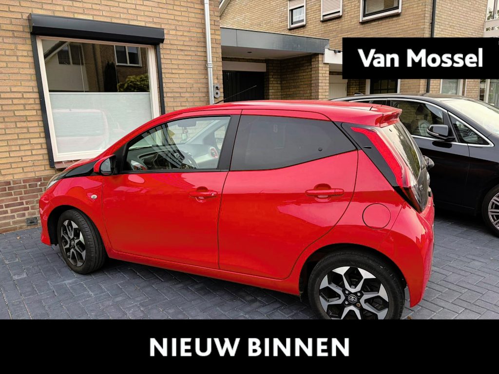 Toyota Aygo 1.0 VVT-i x-joy | Cruise Control | Apple Carplay/Android Auto | 15"LMV | Extra Getint Glas | DAB | LED dagrijverlichting |