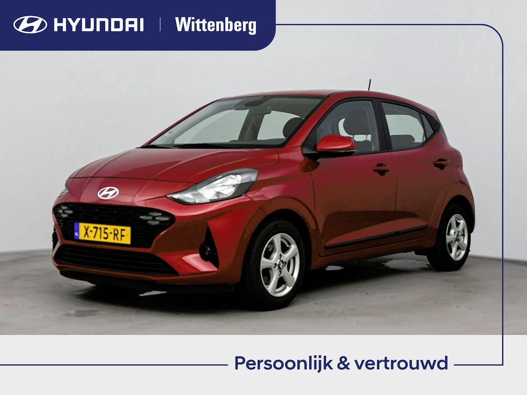 Hyundai i10 1.0 COMFORT SMART | NAVI | APPLE CARPLAY & ANDROID AUTO | CAMERA | CRUISE | 14'' LM VELGEN | STOOTSSTRIPS | FABRIEKSGARANTIE GELDIG T/M 1-2029! |