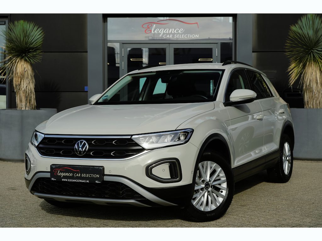 Volkswagen T-Roc 1.0 TSI Life | 110 PK | Apple Carplay | ACC | Parkeersensoren | Volkswagen T-Roc 1.0 TSI Life 110 PK met een 1.0-liter driecilinder benzinemotor, infotainmentsysteem met smartphoneconnectiviteit, airconditioning, multifunctioneel stuurwiel, cruisecontrol,