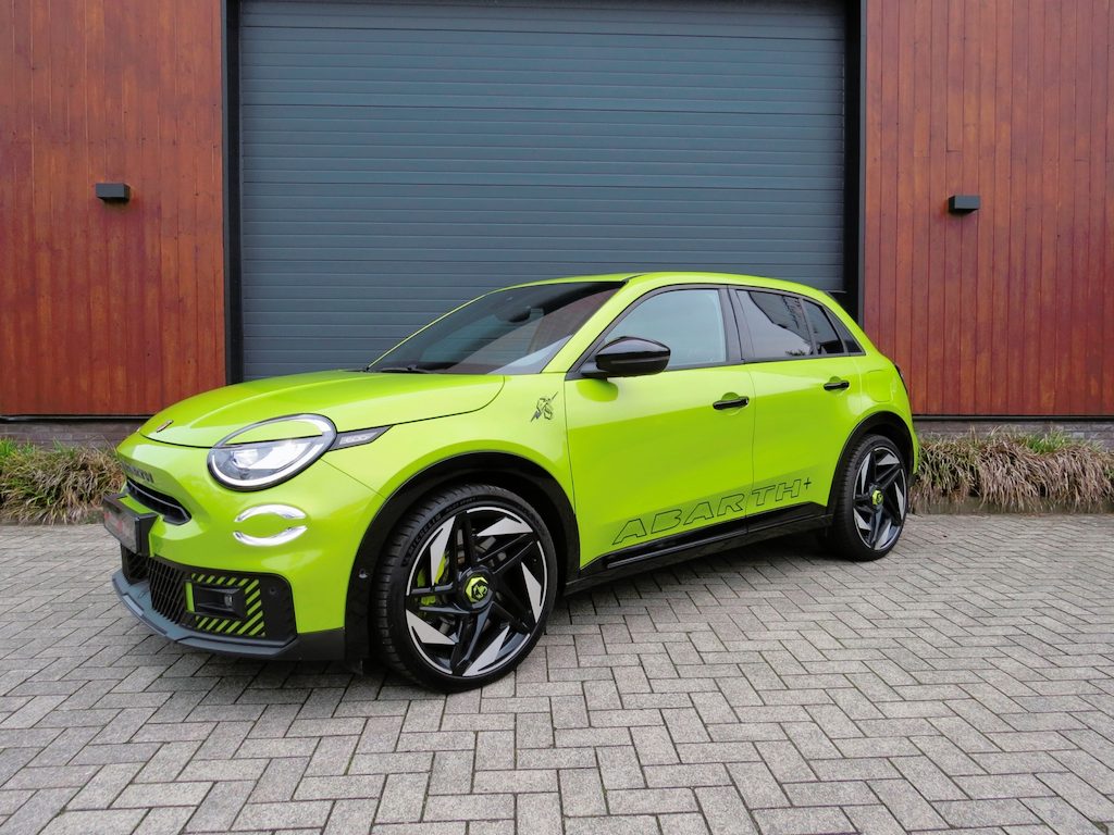 Abarth 600e Abarth Scorpionissima 54 kWh*Sabelt*280 Pk*Uniek