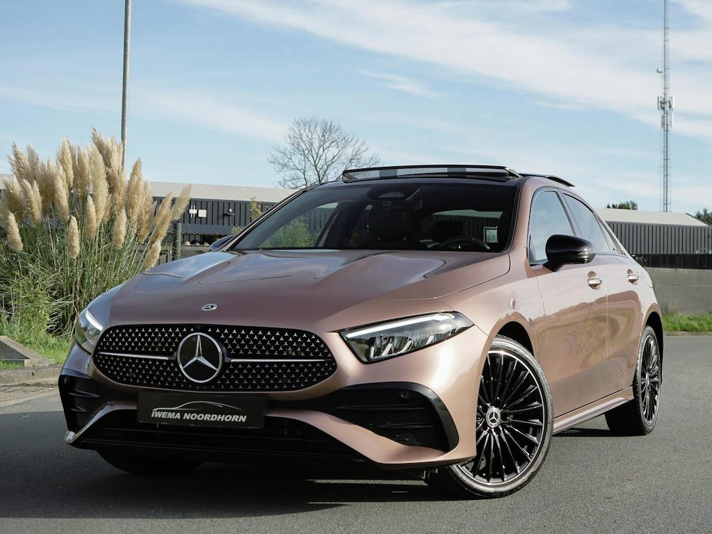 Mercedes-Benz A-klasse 250 e AMG Panoramadak|360°Camera|Keyless|Sfeerverlichting|Night pakket|Roségoud
