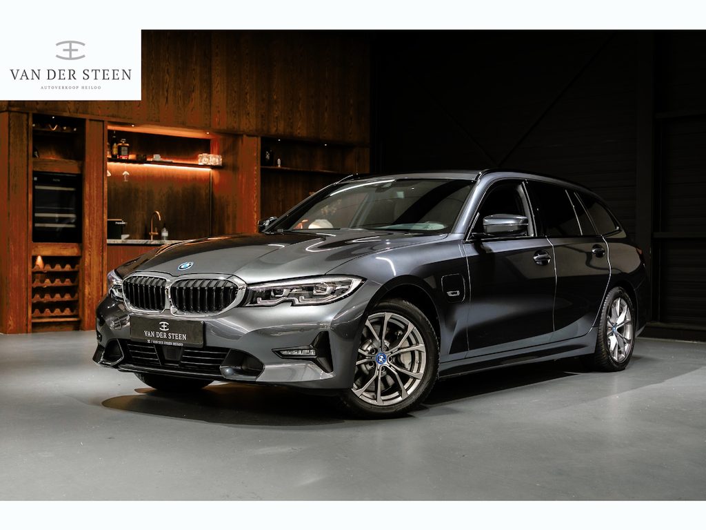 BMW 3-Serie Touring 330e Business Edition Plus M Sport | Stuurwielverwarming | Dealer Onderhouden