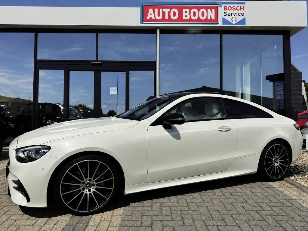 Mercedes-Benz E-klasse Coupé 200 AMG NIGHT/PANO/BURMESTER/HUD/MEMORY/20''AMG/ SFEER/WIDESCREEN/SOFTCLOSE/APPCARPLAY/P-CAM360/MATRIXLED/LEER/CLIMA/2XKEYLESS/S&S/SPORTZETELS - 2 EIG./NL AUTO/KM = NAP
